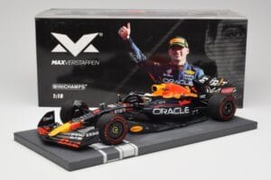 Red Bull RB18 Oracle #1 M. Verstappen Italian GP 2022 Winner Minichamps 1:18 113221601 Resina — immagine 7 di 7