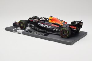 Red Bull RB18 Oracle #1 M. Verstappen Japanese GP 2022 World Champion Minichamps 1:18 113221801 Resina — immagine 5 di 7