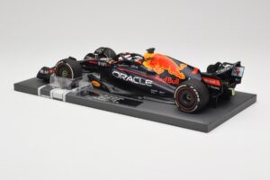 Red Bull RB18 #1 M. Verstappen Miami GP 2022 Winner Minichamps 1:18 113220301 Resina — immagine 5 di 7
