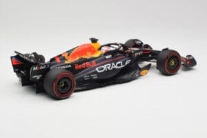Red Bull RB19 #1 M. Verstappen Qatar Sprint Race 2nd WC 2023 Minichamps 1:18 110231801 Pressofusione — immagine 2 di 6