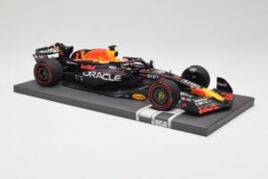 Red Bull RB19 Oracle #1 M. Verstappen Australian GP 2023 Winner Minichamps 1:18 113230301 Resina — immagine 4 di 7