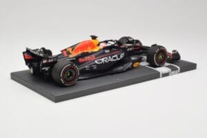 Red Bull RB19 Oracle #1 M. Verstappen Bahrain GP 2023 Winner Minichamps 1:18 113230201 Resina — immagine 3 di 7