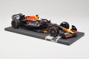 Red Bull RB19 Oracle #1 M. Verstappen Bahrain GP 2023 Winner Minichamps 1:18 113230201 Resina — immagine 4 di 7