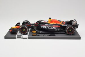 Red Bull RB19 Oracle #1 M. Verstappen Bahrain GP 2023 Winner Minichamps 1:18 113230201 Resina