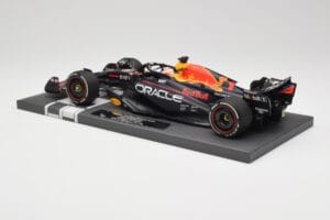 Red Bull RB19 Oracle #1 M. Verstappen Bahrain GP 2023 Winner Minichamps 1:18 113230201 Resina — immagine 5 di 7