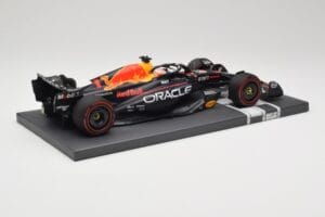 Red Bull RB19 Oracle #1 M. Verstappen British GP 2023 Winner Minichamps 1:18 113231101 Resina — immagine 3 di 7