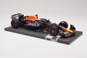 Red Bull RB19 Oracle #1 M. Verstappen British GP 2023 Winner Minichamps 1:18 113231101 Resina — immagine 4 di 7