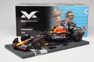 Red Bull RB19 Oracle #1 M. Verstappen British GP 2023 Winner Minichamps 1:18 113231101 Resina — immagine 7 di 7