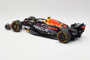 Red Bull RB19 #11 S. Perez Italian GP 2nd 2023 Minichamps 1:18 110231511 Pressofusione — immagine 4 di 6