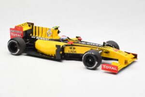 Renault F1 Team R30 #11 V. Petrov Showcar F1 2010 Minichamps 1:18 150100082 Pressofusione — immagine 4 di 6