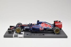 Scuderia Toro Rosso STR10 Renault #33 M. Verstappen Australian GP 2015 Minichamps 1:18 117150033 Resina