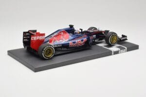 Scuderia Toro Rosso STR10 Renault #33 M. Verstappen Australian GP 2015 Minichamps 1:18 117150033 Resina — immagine 3 di 7