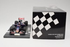 Scuderia Toro Rosso STR10 Renault #33 M. Verstappen Australian GP 2015 Minichamps 1:18 117150033 Resina — immagine 6 di 7
