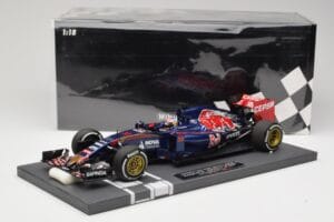 Scuderia Toro Rosso STR10 Renault #33 M. Verstappen Australian GP 2015 Minichamps 1:18 117150033 Resina — immagine 7 di 7