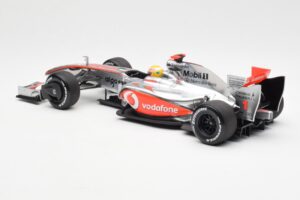 McLaren MP4-24 #1 L. Hamilton 2009 Dealer Edition Minichamps 1:18 503091801 Pressofusione — immagine 5 di 6
