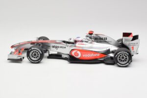 McLaren MP4-25 Vodafone #1 J. Button F1 2010 Minichamps 1:18 530101871-R1 Pressofusione — immagine 3 di 7