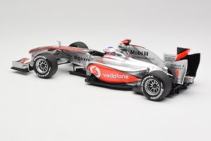 McLaren MP4-25 Vodafone #1 J. Button F1 2010 Minichamps 1:18 530101871-R1 Pressofusione — immagine 5 di 7