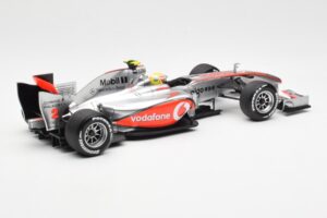 Vodafone McLaren Mercedes MP4-25 #3 L. Hamilton F1 Showcar 2010 Minichamps 1:18 530101872 Pressofusione — immagine 2 di 6