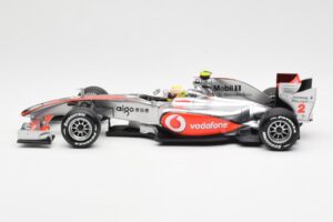 Vodafone McLaren Mercedes MP4-25 #3 L. Hamilton F1 Showcar 2010 Minichamps 1:18 530101872 Pressofusione — immagine 3 di 6