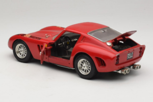 Ferrari 250 GTO Rosso Bburago 1:18 B003 Pressofusione — immagine 5 di 8