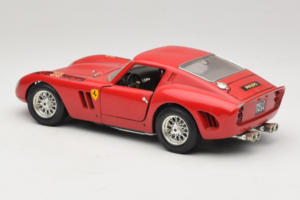 Ferrari 250 GTO Rosso Bburago 1:18 B003 Pressofusione — immagine 7 di 8