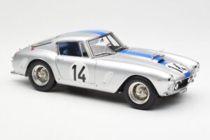 Ferrari 250 GT SWB #14 P. Noblet / J. Guichet Team Noblet 3rd Place 24 Hours of Le Mans 1961 CMC 1:18 M-079 Pressofusione — immagine 4 di 6