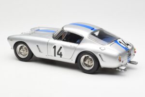 Ferrari 250 GT SWB #14 P. Noblet / J. Guichet Team Noblet 3rd Place 24 Hours of Le Mans 1961 CMC 1:18 M-079 Pressofusione — immagine 5 di 6