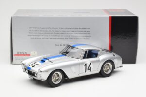 Ferrari 250 GT SWB #14 P. Noblet / J. Guichet Team Noblet 3rd Place 24 Hours of Le Mans 1961 CMC 1:18 M-079 Pressofusione — immagine 6 di 6