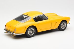 Ferrari 250 GT SWB Giallo CMC 1:18 M-054 Pressofusione — immagine 2 di 6
