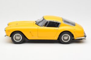 Ferrari 250 GT SWB Giallo CMC 1:18 M-054 Pressofusione — immagine 3 di 6