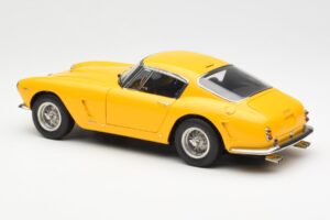 Ferrari 250 GT SWB Giallo CMC 1:18 M-054 Pressofusione — immagine 5 di 6