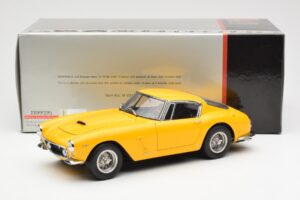 Ferrari 250 GT SWB Giallo CMC 1:18 M-054 Pressofusione — immagine 6 di 6