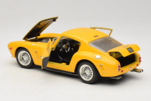 Ferrari 250 GT Berlinetta Giallo Jouef Evolution 1:18 301200 Pressofusione — immagine 5 di 8