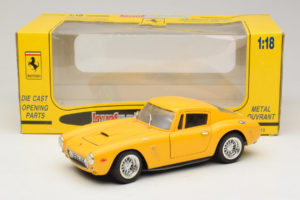Ferrari 250 GT Berlinetta Giallo Jouef Evolution 1:18 301200 Pressofusione — immagine 8 di 8