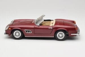 Ferrari 250 GT California Spider LWB Rosso Bordeaux Hot Wheels 1:18 25727 Pressofusione — immagine 4 di 8