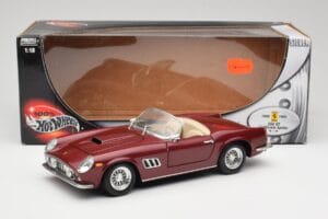 Ferrari 250 GT California Spider LWB Rosso Bordeaux Hot Wheels 1:18 25727 Pressofusione — immagine 8 di 8