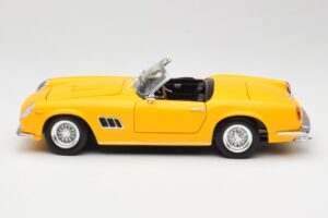 Ferrari 250 GT California Spider Giallo Hot Wheels 1:18 23905 Pressofusione — immagine 4 di 8