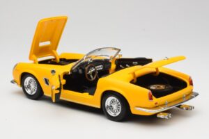 Ferrari 250 GT California Spider Giallo Hot Wheels 1:18 23905 Pressofusione — immagine 5 di 8