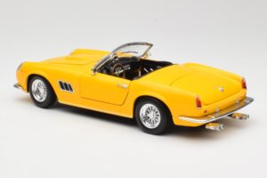 Ferrari 250 GT California Spider Giallo Hot Wheels 1:18 23905 Pressofusione — immagine 7 di 8