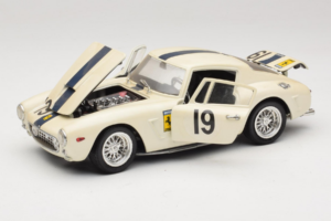 Ferrari 250 GT SWB Berlinette #19 Tour de France Automobile 1961 Eagles Race 1:18 6500 Pressofusione — immagine 2 di 8