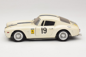 Ferrari 250 GT SWB Berlinette #19 Tour de France Automobile 1961 Eagles Race 1:18 6500 Pressofusione — immagine 4 di 8
