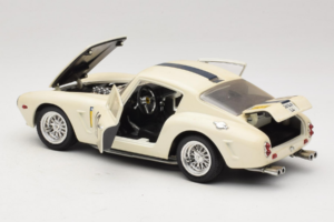 Ferrari 250 GT SWB Berlinette #19 Tour de France Automobile 1961 Eagles Race 1:18 6500 Pressofusione — immagine 5 di 8