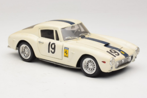 Ferrari 250 GT SWB Berlinette #19 Tour de France Automobile 1961 Eagles Race 1:18 6500 Pressofusione — immagine 6 di 8