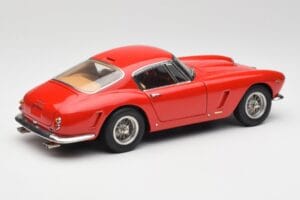 Ferrari 250 GT SWB Rosso CMC 1:18 M-046 Pressofusione — immagine 2 di 6