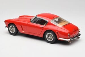 Ferrari 250 GT SWB Rosso CMC 1:18 M-046 Pressofusione — immagine 5 di 6