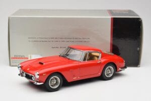 Ferrari 250 GT SWB Rosso CMC 1:18 M-046 Pressofusione — immagine 6 di 6
