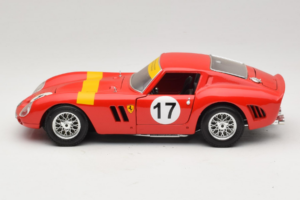 Ferrari 250 GTO #17 Bburago Sammlerborse Rosso Bburago 1:18 3007-P1 Pressofusione — immagine 4 di 8