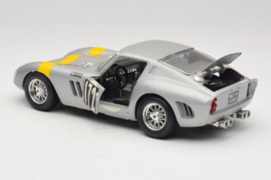 Ferrari 250 GTO #172 L. Bianchi / G. Berger Tour de France 1962 Argento Edizione Limitata Bburago 1:18 3011-S1 Pressofusione — immagine 5 di 8