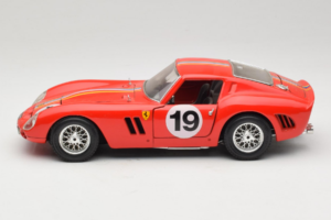 Ferrari 250 GTO #19 Rosso Strisce 1962 Bburago 1:18 3011-P3 Pressofusione — immagine 4 di 8