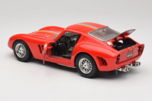 Ferrari 250 GTO #19 Rosso Strisce 1962 Bburago 1:18 3011-P3 Pressofusione — immagine 5 di 8